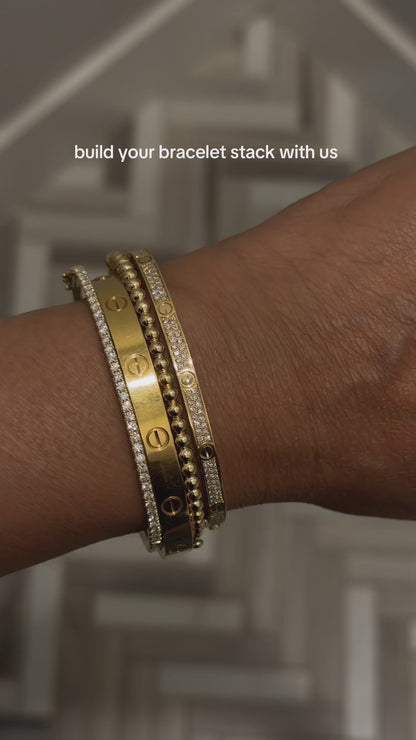 Lily Oval Bangle